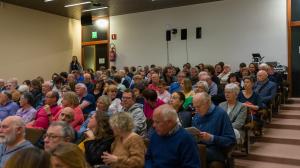 Visiteurs dans le grand auditorium