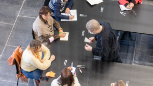 Olivier Kummer lors d'un atelier Parfum