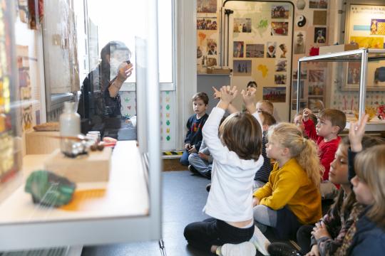 Groupe d'élèves dans le Muséobus