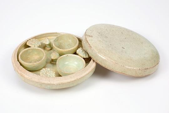 Boîte à cosmétiques du 12è siècle