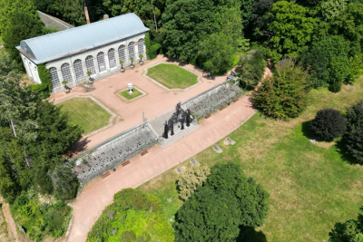 Le jardin d'hiver du Domaine de Mariemont vu d'en haut